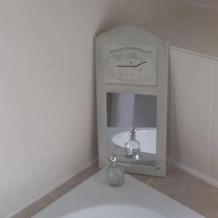 לינה וארוחת בוקר De Rose - Le Refuge Des Parachutistes - En Bordure Du Marais Neuville-au-Plain