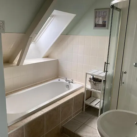 De Rose - Le Refuge Des Parachutistes - En Bordure Du Marais Bed & Breakfast *